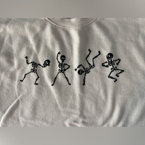 Small White Uncharted Threads/Paper store Cropped Sweatshirt Dancing Skeletons - Picture 3 of 10